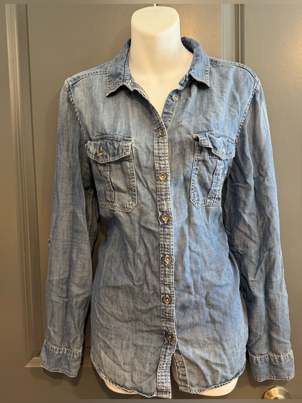 American Eagle Outfitters Women’s Blue Denim Button-Up Shirt